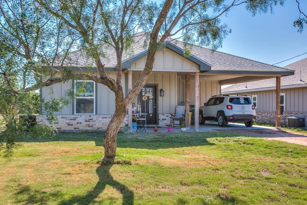 Image 2 of property listing at 11176 Houston Street, Carlsbad, TX 76934