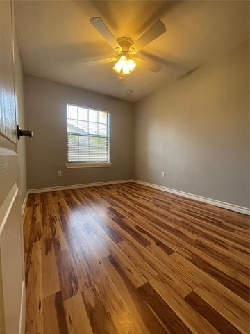 1303 Pendergrass ST, Lockhart, TX 78644
