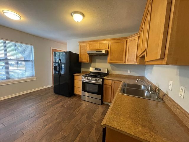 1303 Pendergrass ST, Lockhart, TX 78644