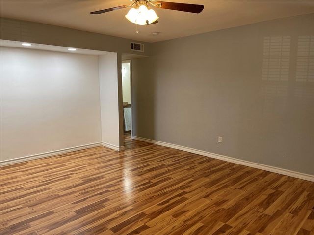 1303 Pendergrass ST, Lockhart, TX 78644