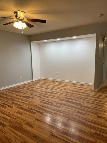 1303 Pendergrass ST, Lockhart, TX 78644