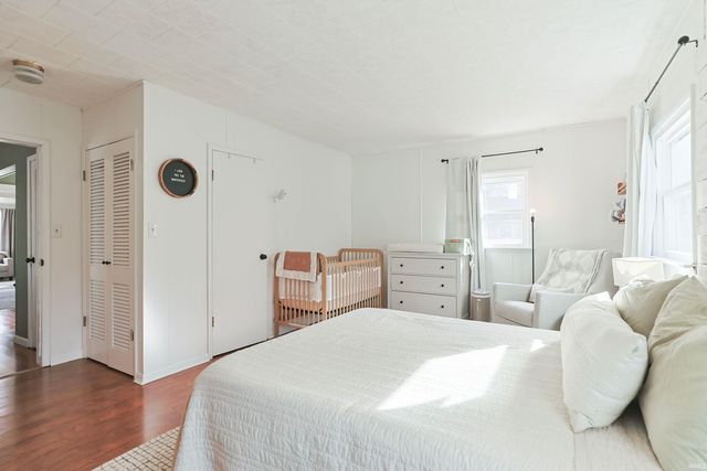 239 E Edgar Avenue, Mishawaka, IN 46545