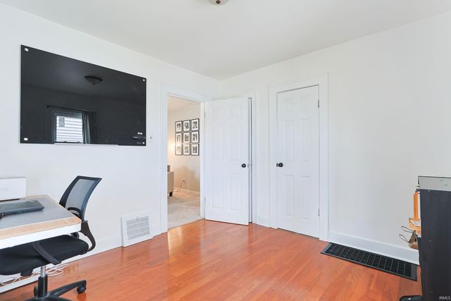 239 E Edgar Avenue, Mishawaka, IN 46545