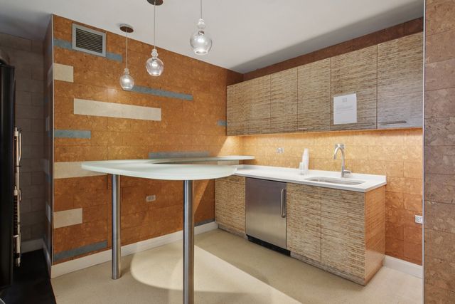 777 N Michigan Avenue 2906, Chicago, IL 60611