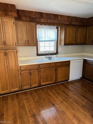 1925 Benefit RD, Chesapeake, VA 23322