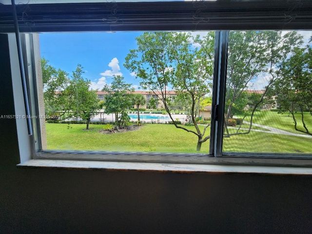 12651 SW 16th Ct 211B, Pembroke Pines, FL 33027