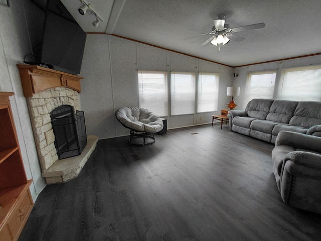 6141 County Road 593, Nevada, TX 75173