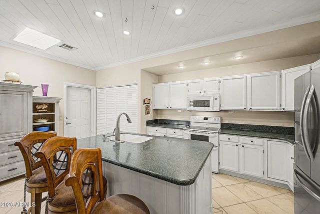 9032 W PORT ROYALE Lane, Peoria, AZ 85381