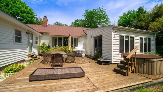 208 Woodhampton Drive, White Plains, NY 10603