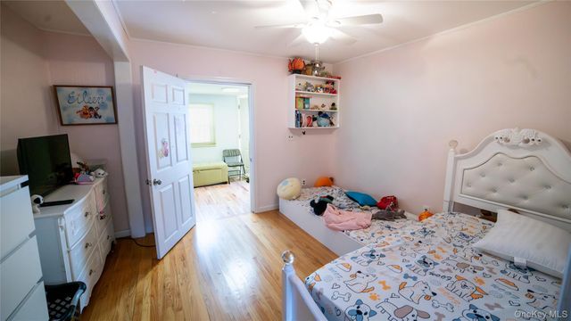 208 Woodhampton Drive, White Plains, NY 10603