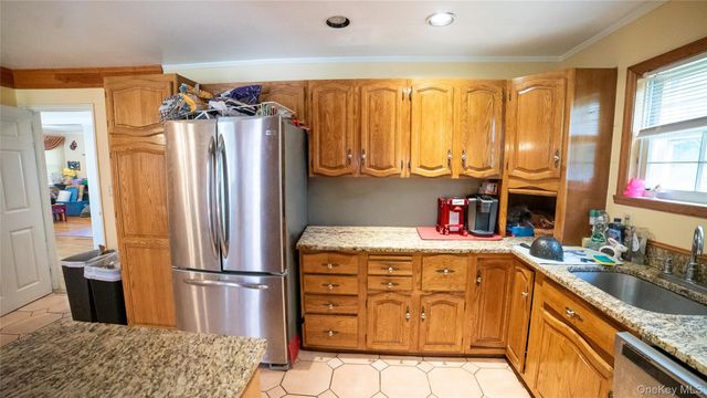 208 Woodhampton Drive, White Plains, NY 10603