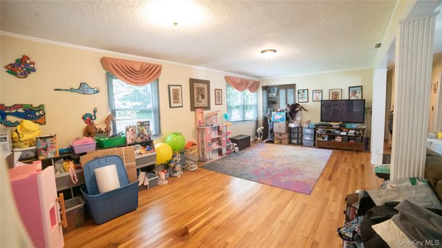 208 Woodhampton Drive, White Plains, NY 10603