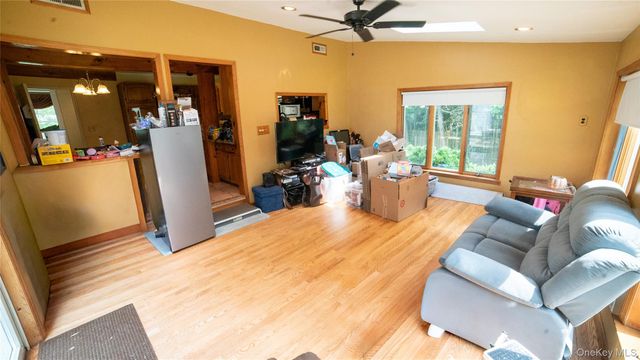 208 Woodhampton Drive, White Plains, NY 10603