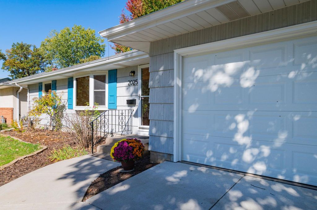 2025 Field Avenue, Saint Paul, MN 55116 — photo 2