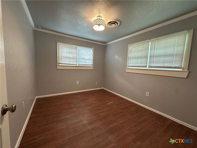 1302 Canary Lane, Seguin, TX 78155