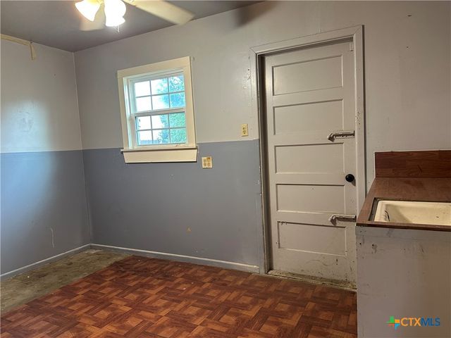 1302 Canary Lane, Seguin, TX 78155