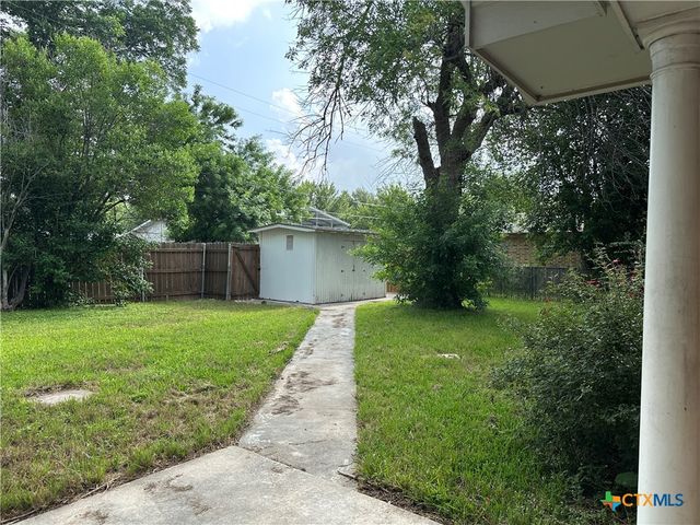 1302 Canary Lane, Seguin, TX 78155