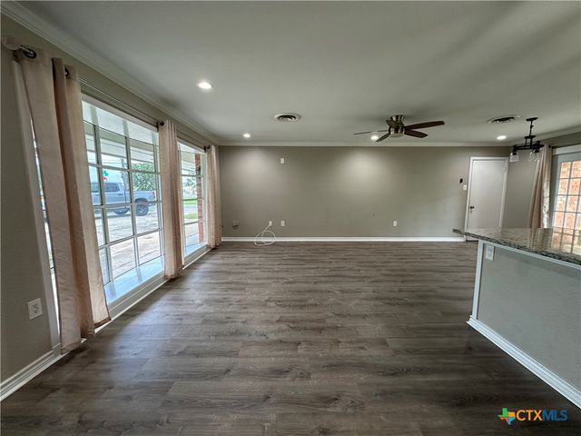 1302 Canary Lane, Seguin, TX 78155