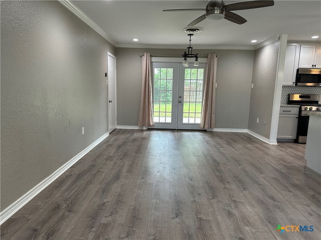 1302 Canary Lane, Seguin, TX 78155