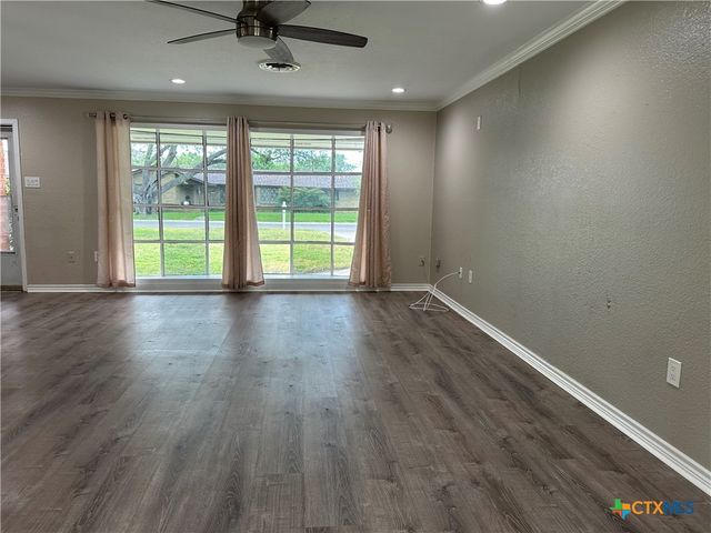 1302 Canary Lane, Seguin, TX 78155