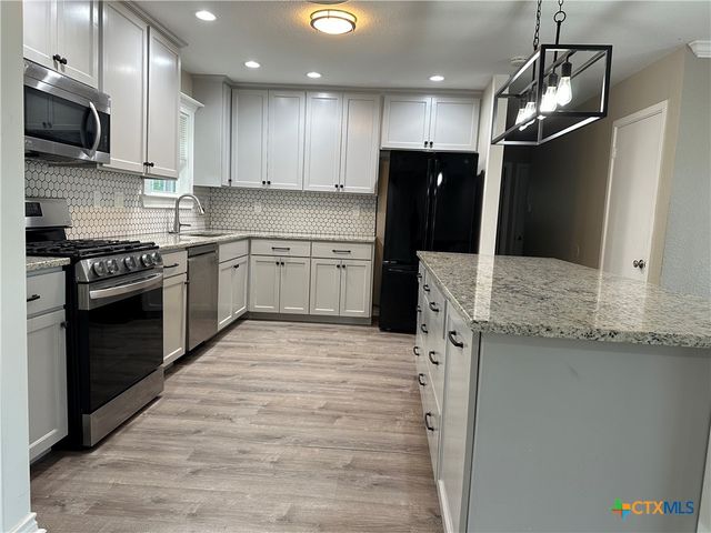 1302 Canary Lane, Seguin, TX 78155