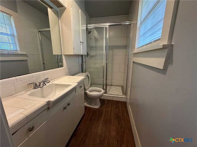 1302 Canary Lane, Seguin, TX 78155