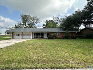 1302 Canary Lane, Seguin, TX 78155