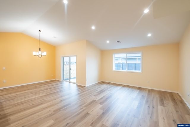 2037 Waterford St SE, Albany, OR 97322