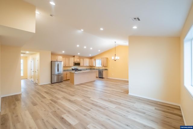 2037 Waterford St SE, Albany, OR 97322