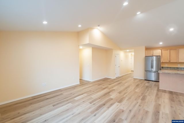 2037 Waterford St SE, Albany, OR 97322