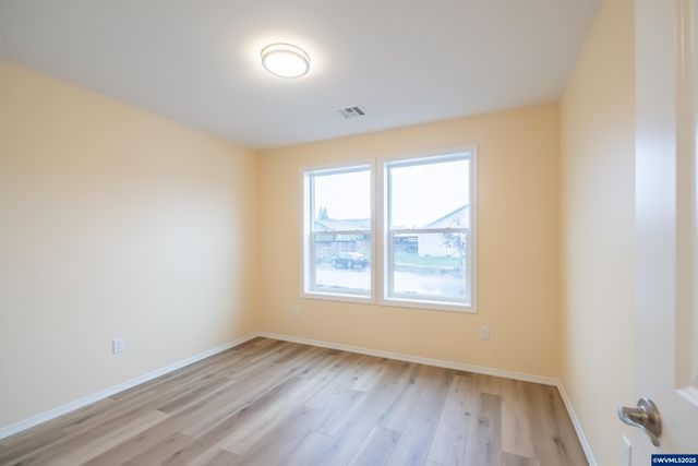 2037 Waterford St SE, Albany, OR 97322