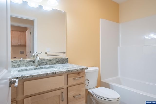 2037 Waterford St SE, Albany, OR 97322