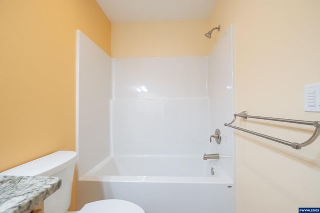 2037 Waterford St SE, Albany, OR 97322