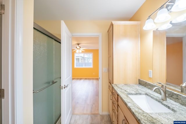 2037 Waterford St SE, Albany, OR 97322