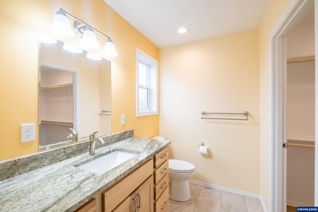 2037 Waterford St SE, Albany, OR 97322