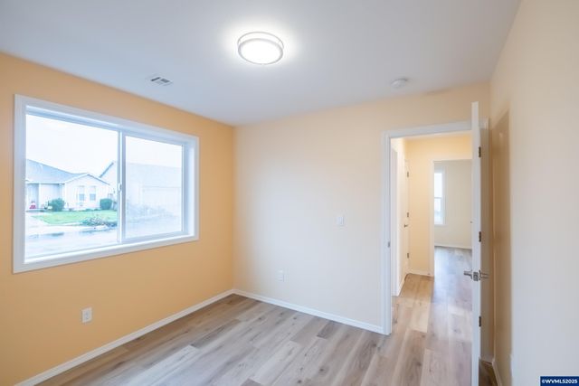 2037 Waterford St SE, Albany, OR 97322