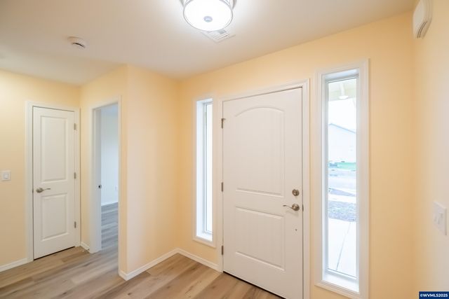 2037 Waterford St SE, Albany, OR 97322