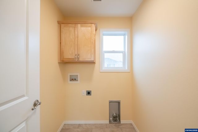 2037 Waterford St SE, Albany, OR 97322