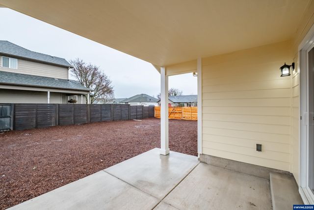 2037 Waterford St SE, Albany, OR 97322