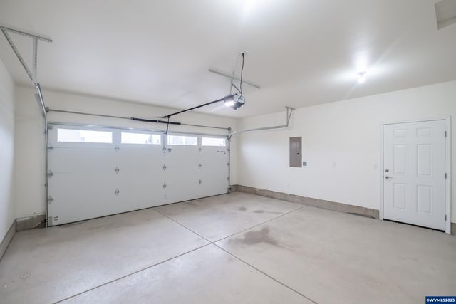 2037 Waterford St SE, Albany, OR 97322