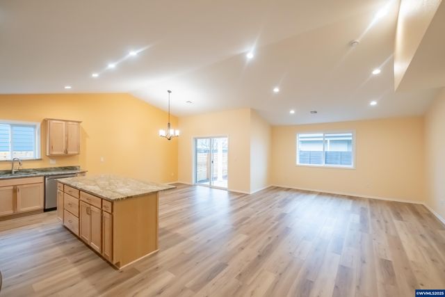 2037 Waterford St SE, Albany, OR 97322