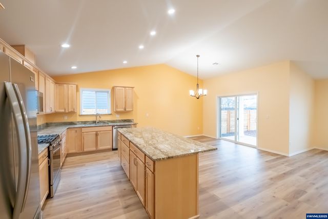 2037 Waterford St SE, Albany, OR 97322