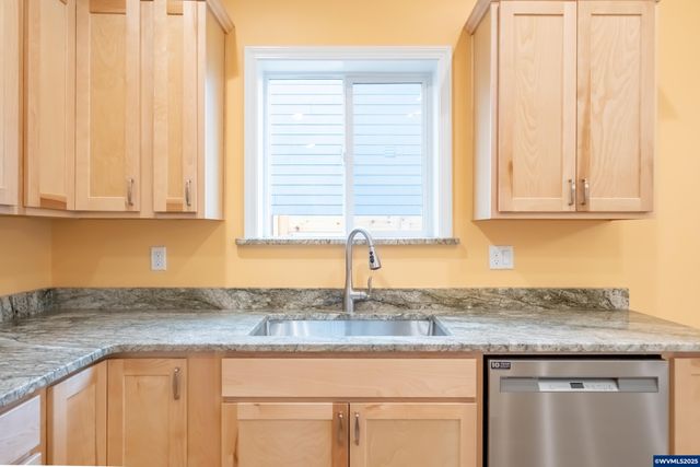 2037 Waterford St SE, Albany, OR 97322