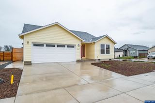 2037 Waterford St SE, Albany, OR 97322