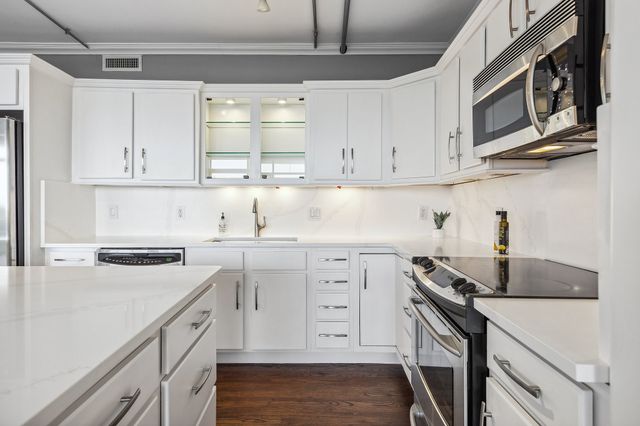 6211 W Northwest 701, Dallas, TX 75225