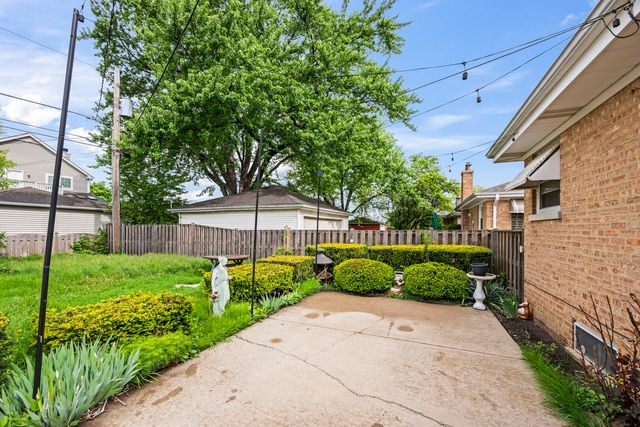 8436 N ORIOLE Avenue, Niles, IL 60714