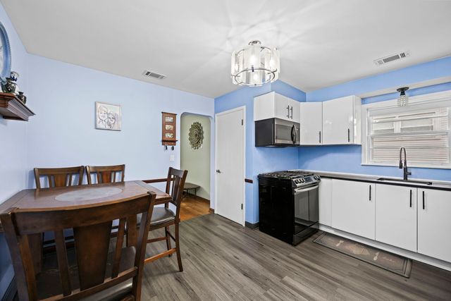 8436 N ORIOLE Avenue, Niles, IL 60714