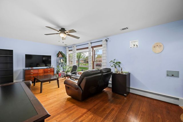 8436 N ORIOLE Avenue, Niles, IL 60714