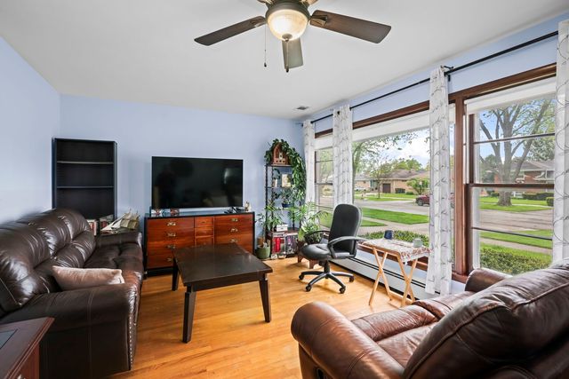 8436 N ORIOLE Avenue, Niles, IL 60714