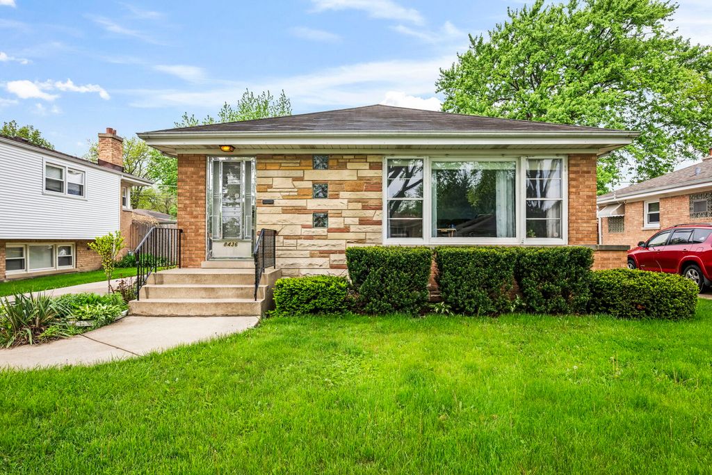 8436 N ORIOLE Avenue, Niles, IL 60714